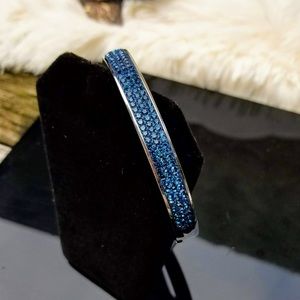 🆕 Bangle Bracelet With Crushed Blue Crystal Inlay